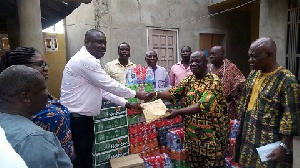 Nii Anang-La, MCE presenting items to Nii Kraku II, Tema Mantse.