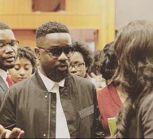 Sarkodie interacting with some students at Harvard University