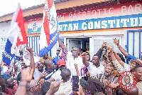 Homeboy Baba Tauffic mobbed by some supporters when he went to file