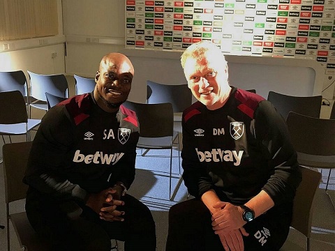 Stephen Appiah with West Ham coach David Moyes
