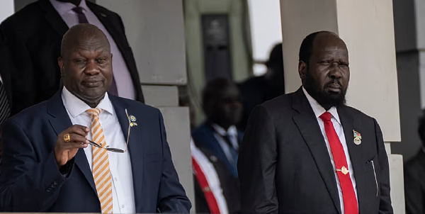 South Sudan's President Salva Kiir, right, and Vice President Riek Machar, left