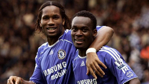 Michael Essien (R) and Didier Drogba (L)