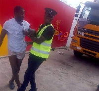 A policeman Gabriel Tabiri physically assaulting a taxi driver for jumping red traffic light