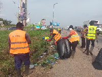 The cleanup initiative garnered positive reactions from motorists and passersby