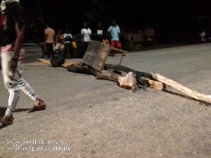 Some irate youth of Wawase blocked all major roads in the town in protest against robbery attacks