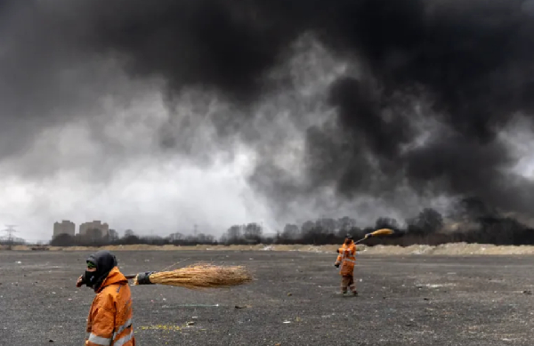 Smoke billows in the Iranian capital Tehran on March 8, 2026, after Israeli attacks on oil depots