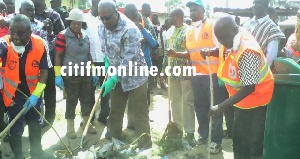 The President participating in the national sanitation exercise