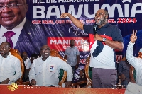 Dr Opoku Prempeh giving Dr Bawumia accolades during their meeting