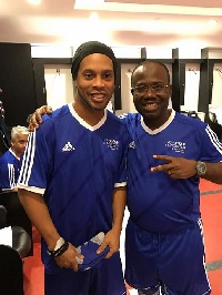 Ronaldinho and Kwesi Nyantakyi [right]