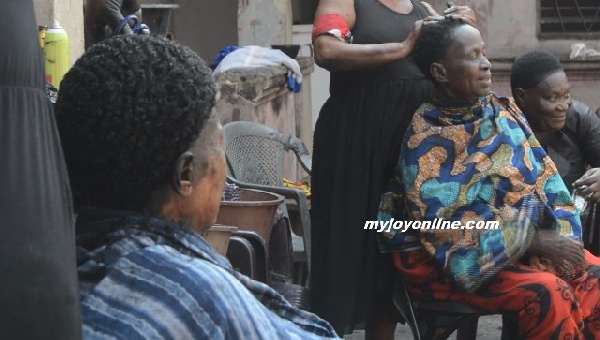 Traditional barbers in Kumasi cash in on 'dansinkran' royal hair cut