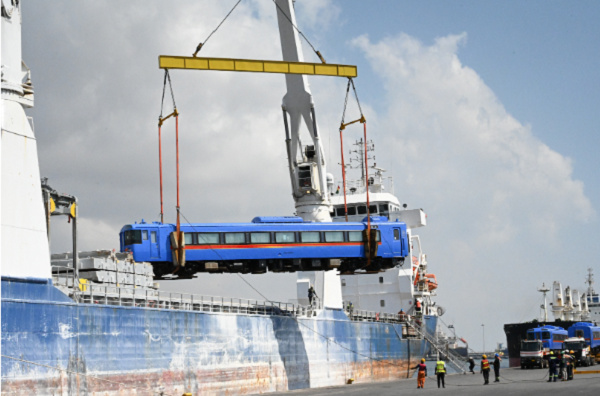Coaches being unloaded unto the Ship Unisun for shipment to DR Congo