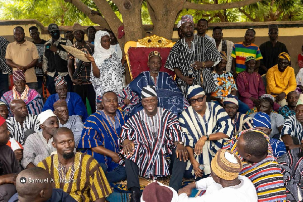 The Yagbonwura (center-back), Samuel Abu Jinapor (center-front) and othe dignitaries