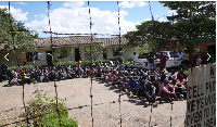 Prisoners gather inside Chikurubi Maximum prison before their release (file photo)