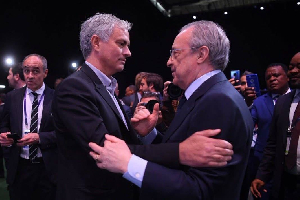 Mourinho (L) is been targeted by Florentino Perez (R) to take over Real Madrid