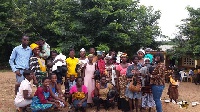 The organization presented clothing, bags, books, school uniforms and shoes to the community