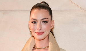 Actress Anne Hathaway.png