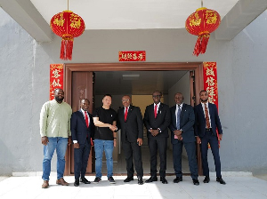 Founder and CEO of Fenice Metal, Lu Changshou in a handshake with Henry Onwuzurigbo, Zenith Bank MD