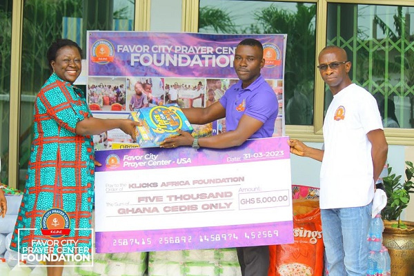 Mary Amoah Kuffour received the donations made by Favor City Prayer Center Foundation