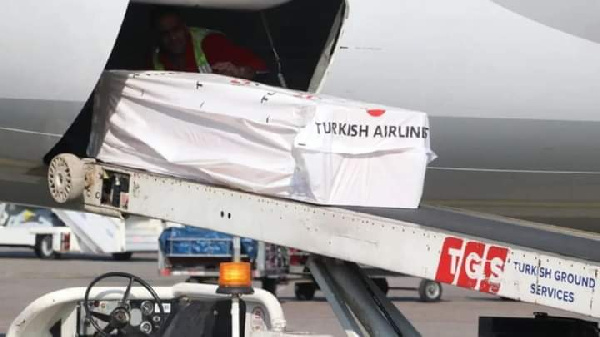 The body of Atsu being loaded onto a Turkish Airline flight
