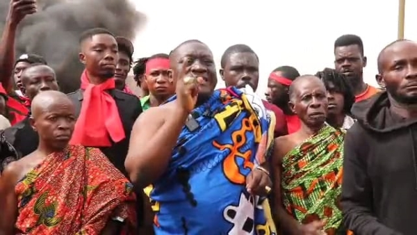 The chiefs of Manso Akwasiso protesting