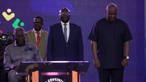 John Agyekum Kufuor, Mahamudu Bawumia and John Dramani Mahama (from left to right), praying