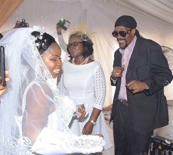 Hanks Anuku,Others on the dance floor with bride and groom