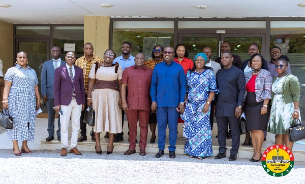 Members of the Open Government Platform in a pose with energy minister