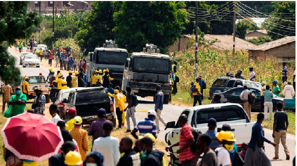Police in Zimbabwe arrested 40 members of the leading opposition party for blocking traffic
