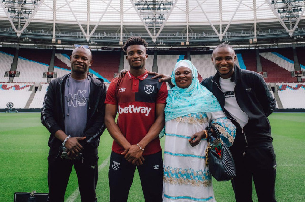 Mom, brothers present as Mohammed Kudus officially joins West Ham United