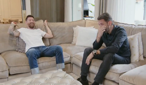 Watch Argentinian Journalist Burst Into Tears During Interview With Lionel Messi 0589