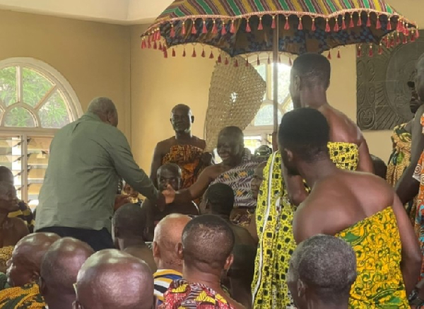 John Mahama was at the Manhyia Palace a week to the election to seek Otumfuo's blessings