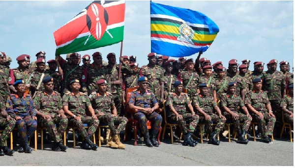 Chief of Defence Forces General Francis Ogolla (C) poses for a picture with Kenya Defence Forces