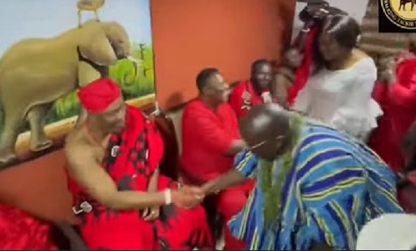 Vice President Dr. Bawumia (in smock) exchanging pleasantries with the Ga Mantse