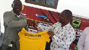 Asante Kotoko unveiling David Duncan in March 2015.