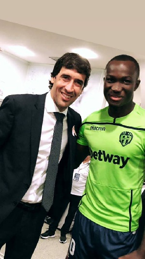 Raphael Dwamena with Raul Gonzalez Blanco