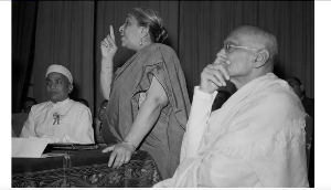 Indian orator Sarojini Naidu (1879 - 1949), centre, gives her inaugural address Getty images