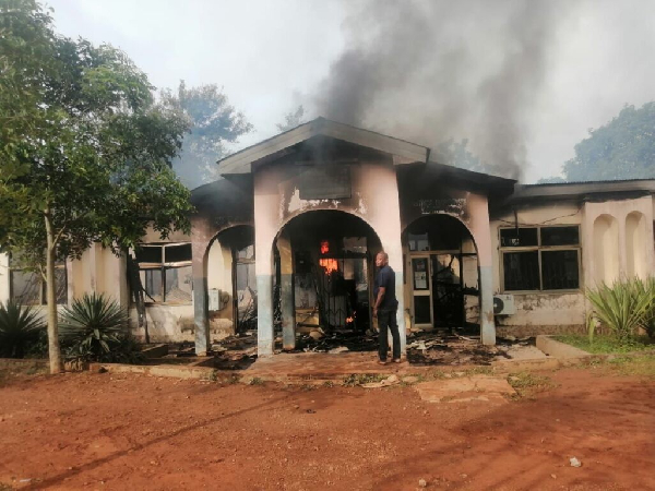 A picture of the Sunyani Magistrate Court burning