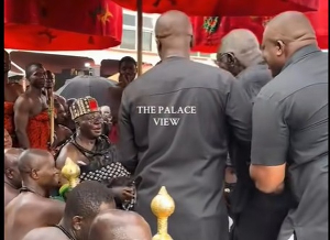 This moment was exactly after Kufuor and the Asantehene had just exchanged a handshake