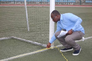 Emmanuel-Dasoberi measuring the length of the goal post