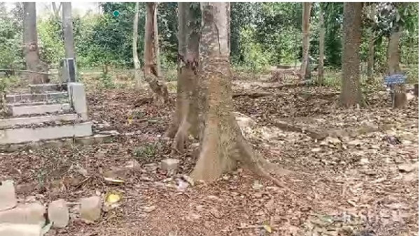 A photo of the cemetery