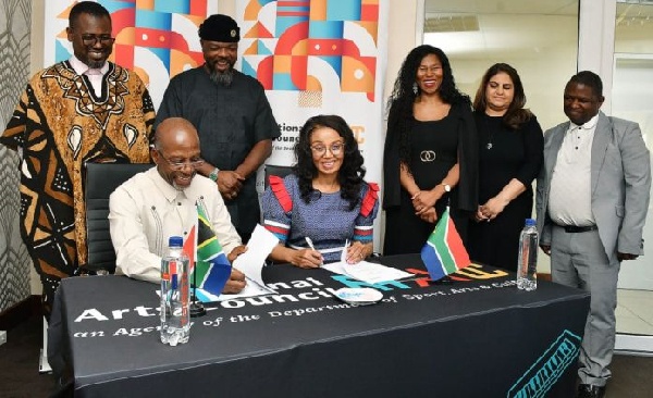 A photo of the Ghanaian delegation and South African delegation signing the MoU