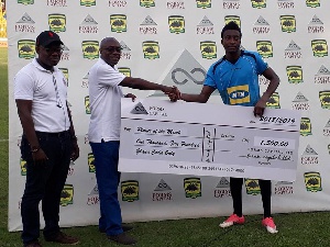 Felix Annan(R) receiving his cheque for winning March Player of the Month