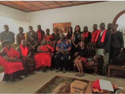 Former President John Agyekum Kufuor with delegation from the Ngleshie Alata Traditional Council