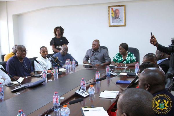 Trade Minister holds emergency meeting to address cement shipment delays