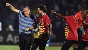 Avram Grant, Black Stars coach (in blue t-shirt)