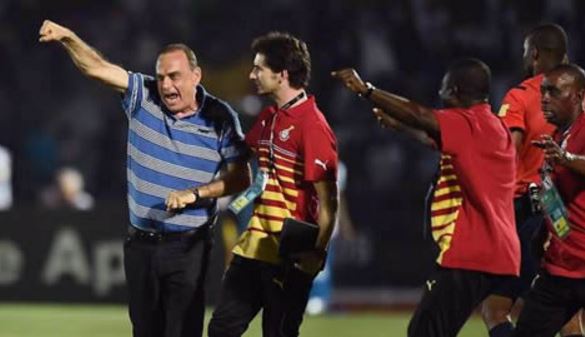 Avram Grant, Black Stars coach (in blue t-shirt)