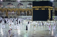 Pilgrims at the Holy House of God, Kabah