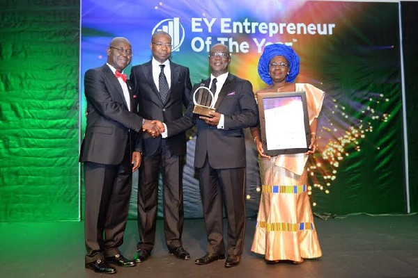 Dr Kwabena Adjei receives his award