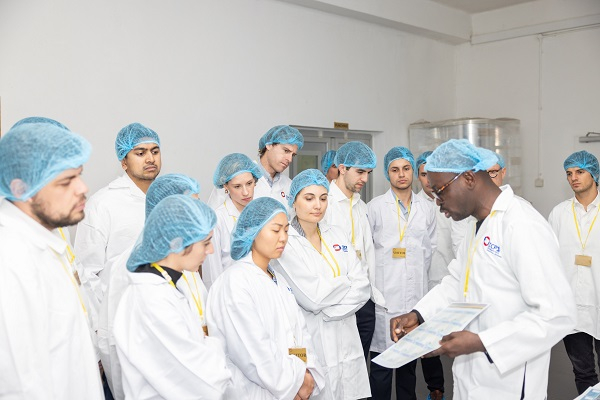 Emmanuel Selby briefs Columbia University students during an ICPS factory tour