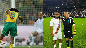 Tshabalala met former Mexico goalkeeper Oscar Pérez